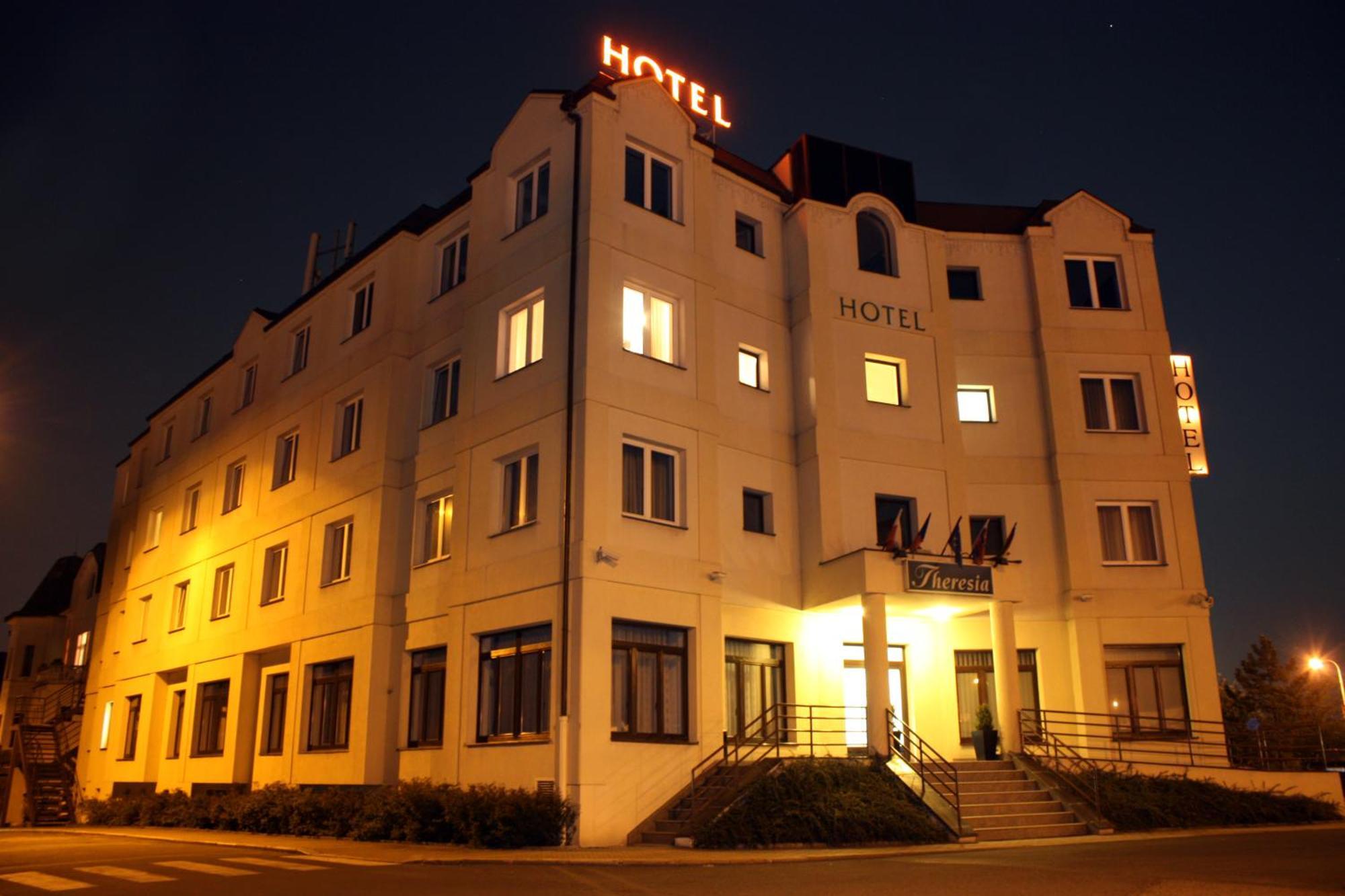 Hotel Theresia Kolín Exterior foto